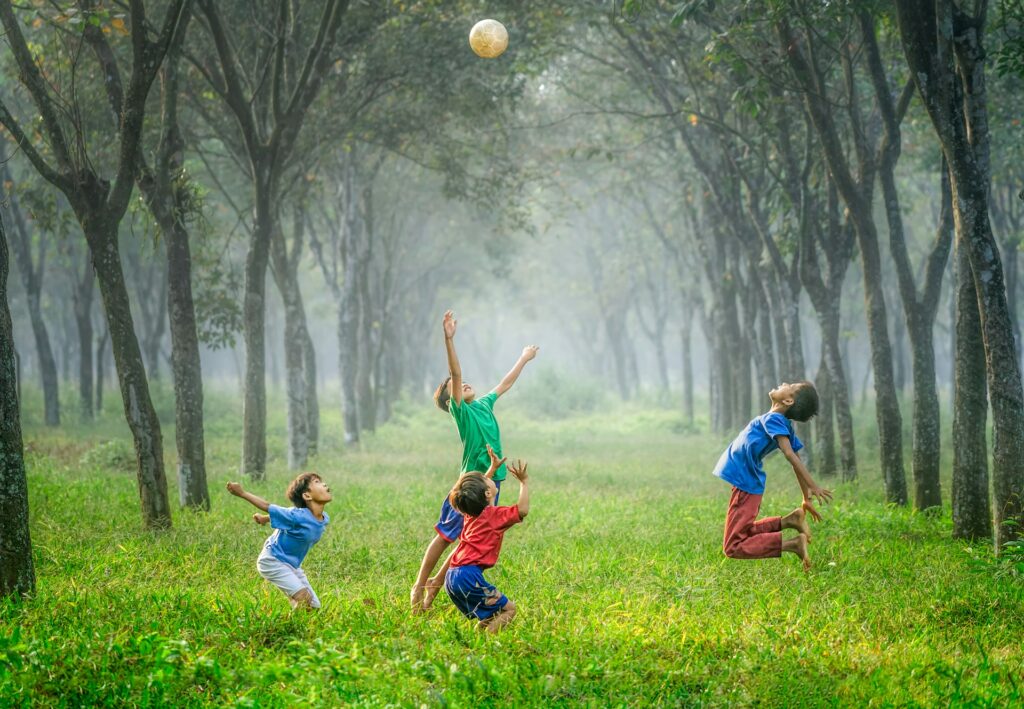 buiten spelen met jonge kinderen buiten spelen met jonge kinderen